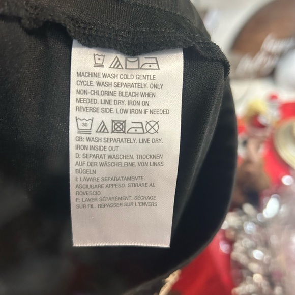 Linea Ladies size 1xp Embroidered Skirt Black Gold - Picture 6 of 9